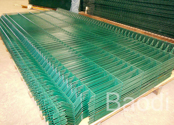 Backyard Triangle Curved Welded Steel Fence Panels , Vinyl Spray Panels For Machine Protection