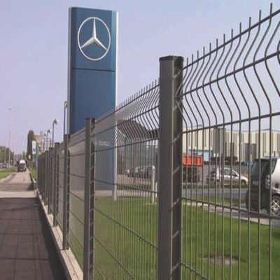 Clôture incurvée 3D directe d'usine avec maille de 50 × 100 mm, galvanisée à chaud et pulvérisation électrostatique pour un assemblage facile
