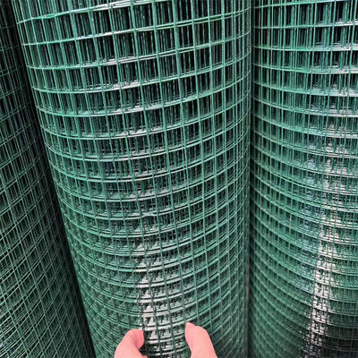 Le grillage enduit par PVC de jardin extérieur d'euro en gros Rolls a soudé le tissu de fil